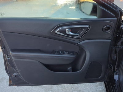2015 Chrysler 200 4dr Sdn Limited FWD