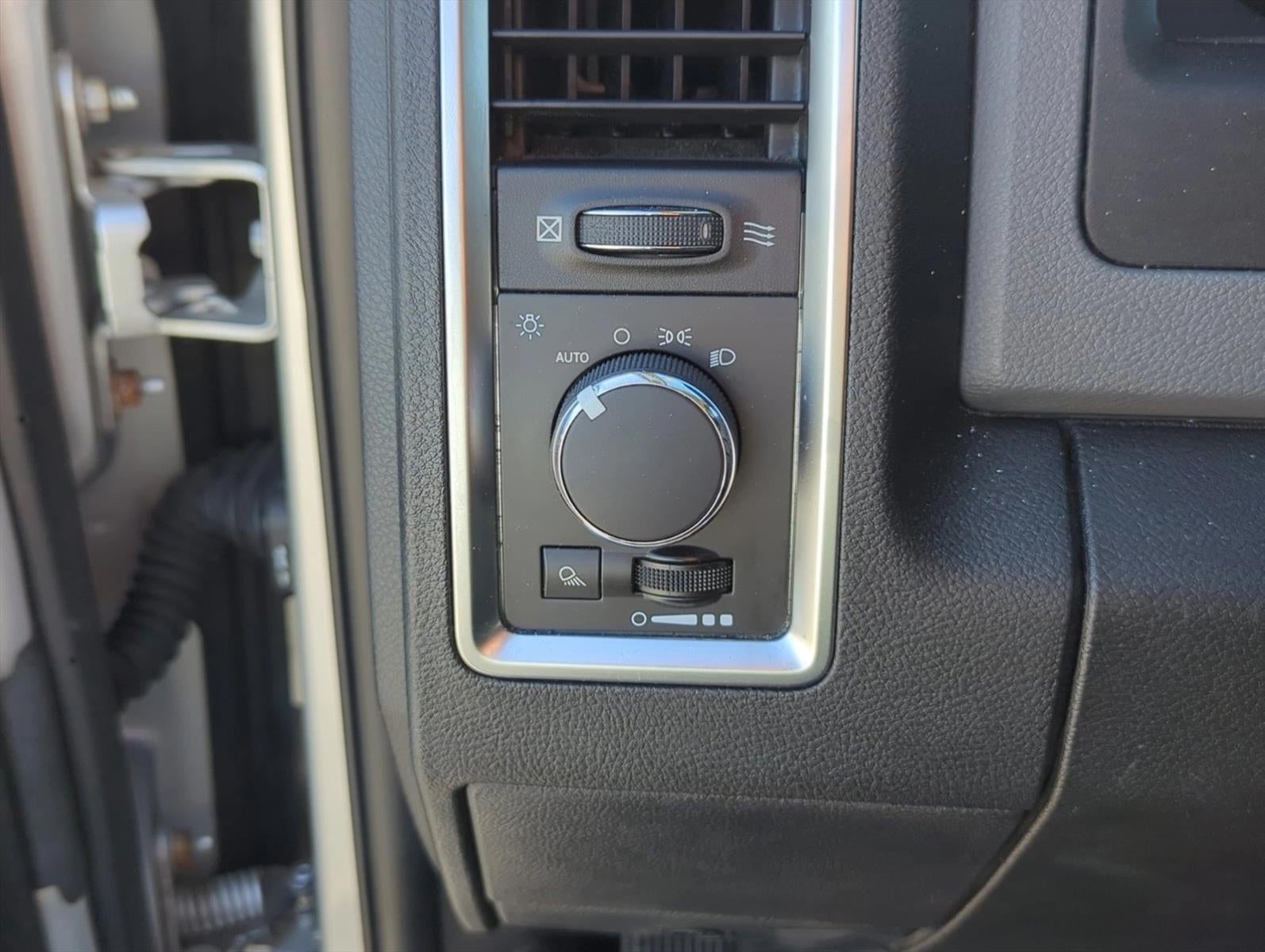 2016 RAM 1500 2WD Quad Cab 6.4 Ft Box SLT