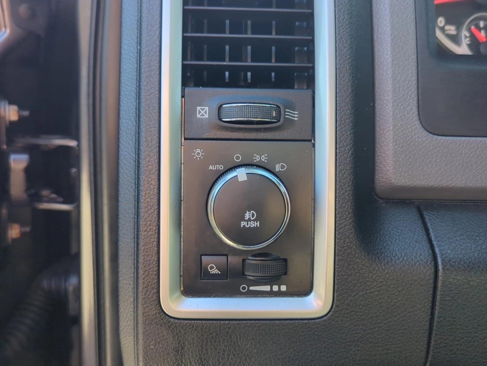 2015 RAM 1500 2WD Crew Cab 5.7 Ft Box Big Horn