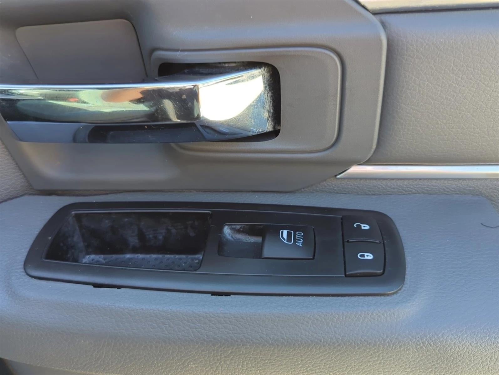 2015 RAM 1500 2WD Crew Cab 5.7 Ft Box Big Horn