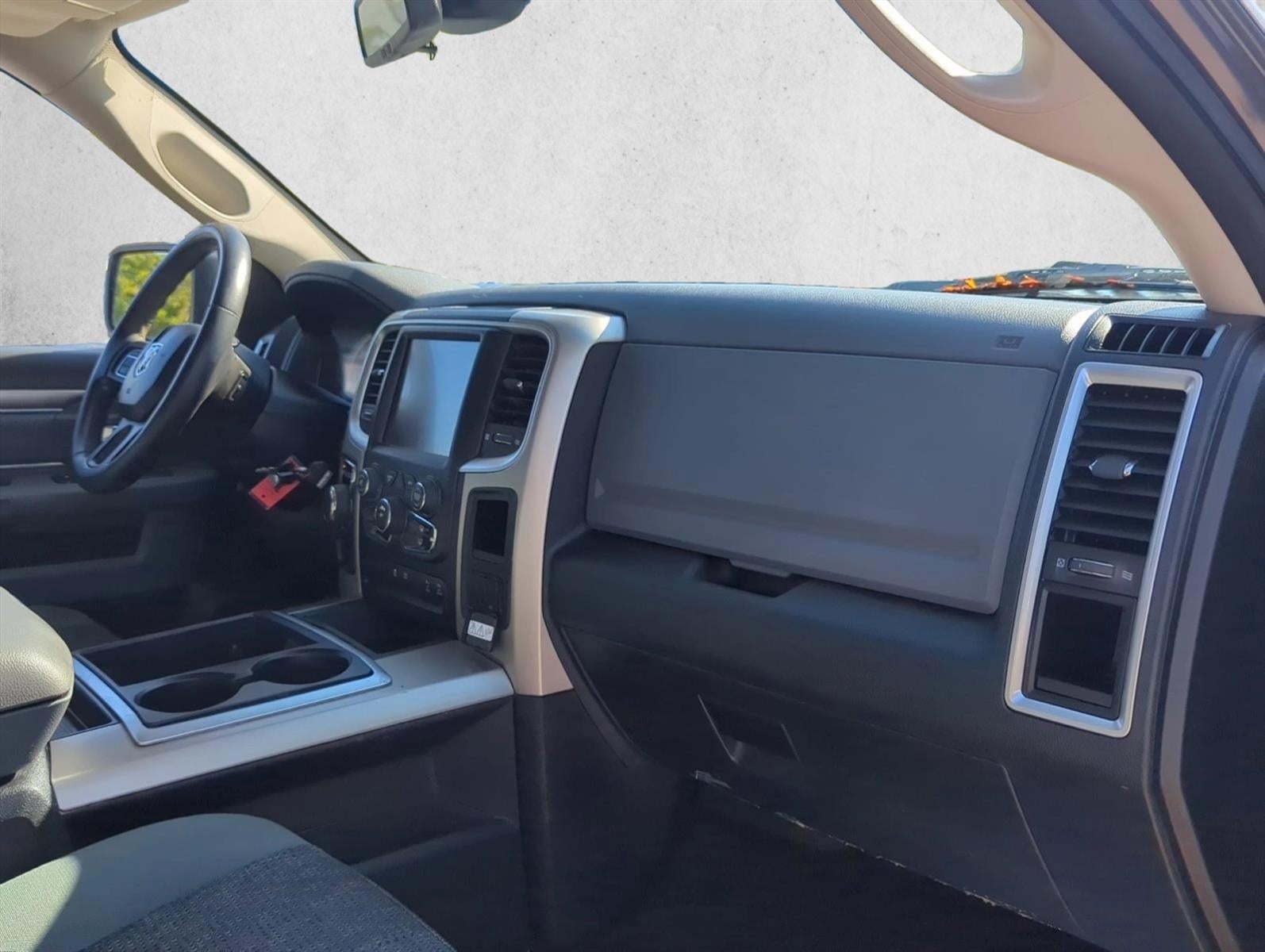 2015 RAM 1500 2WD Crew Cab 5.7 Ft Box Big Horn