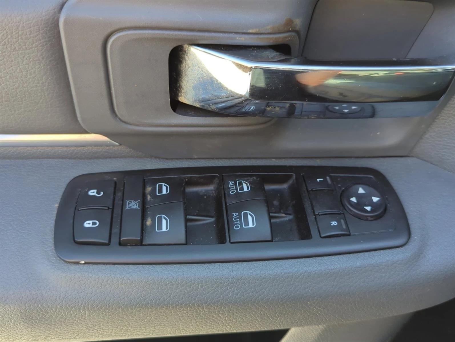 2015 RAM 1500 2WD Crew Cab 5.7 Ft Box Big Horn