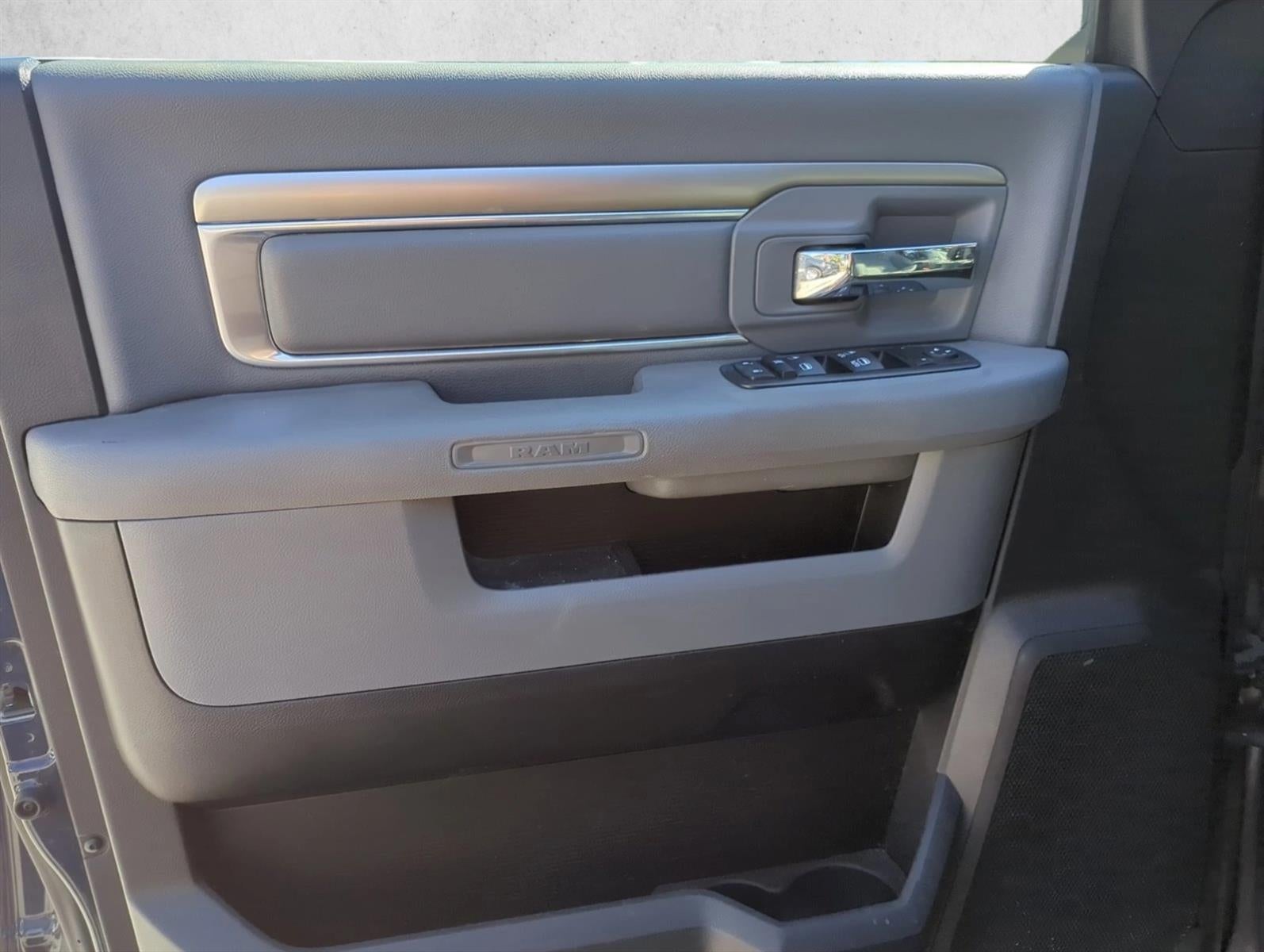 2016 RAM 1500 4WD Quad Cab 6.4 Ft Box SLT