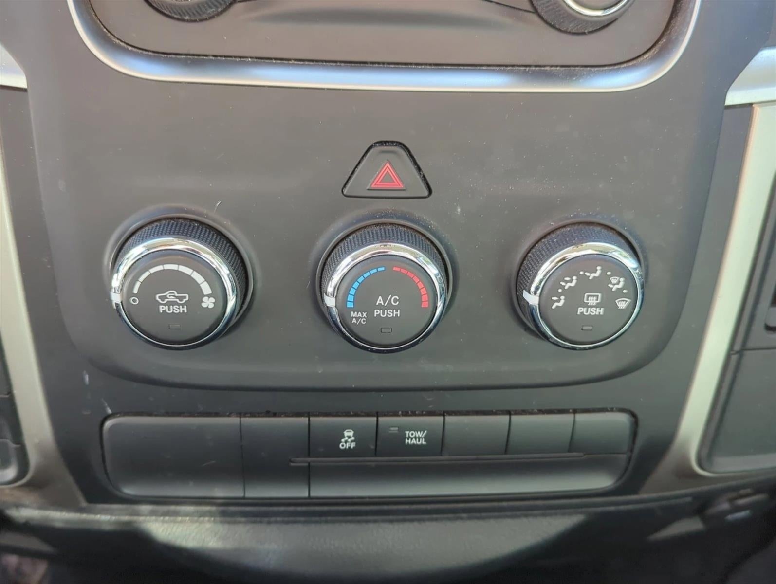 2016 RAM 1500 4WD Quad Cab 6.4 Ft Box SLT