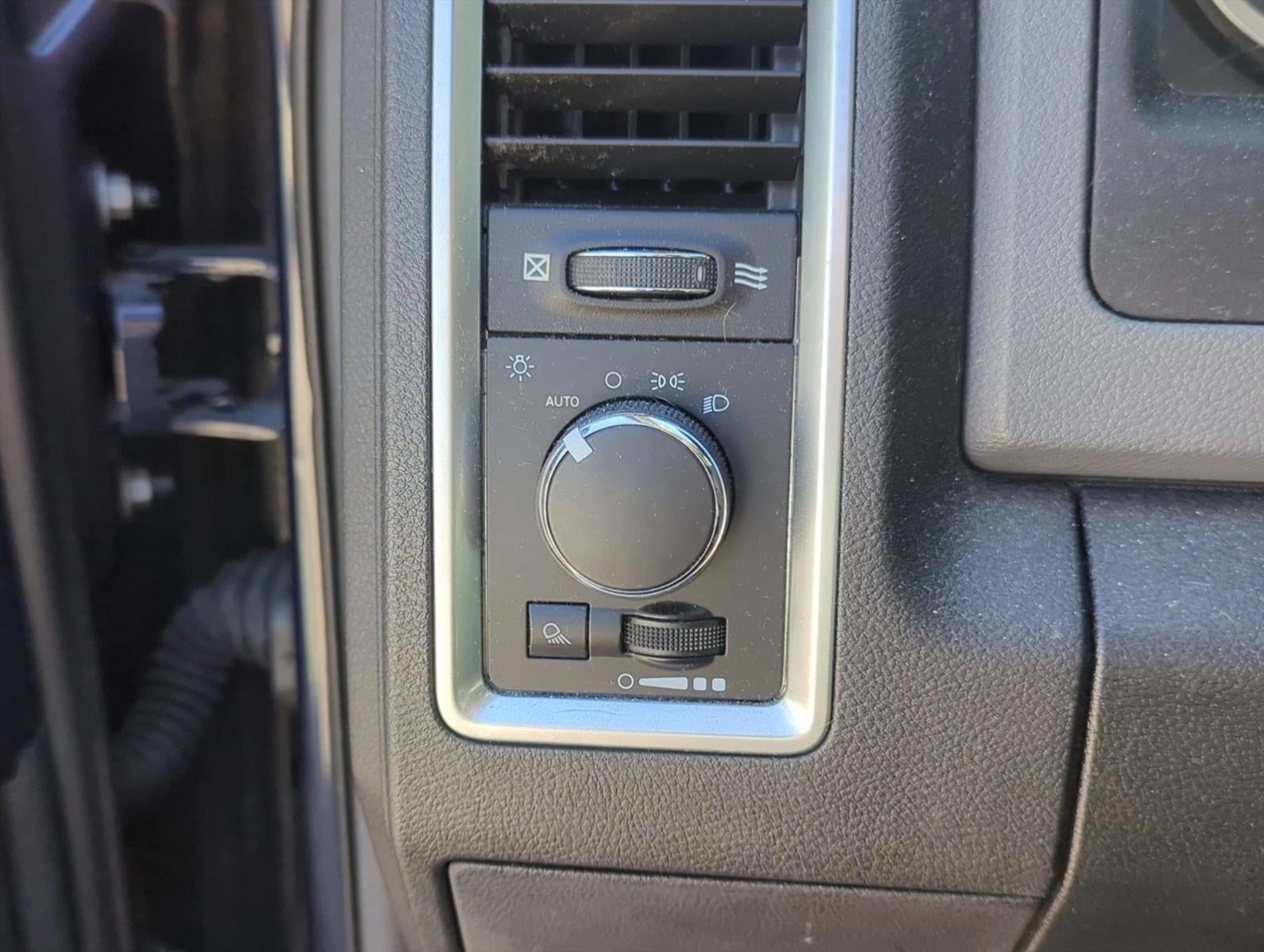 2016 RAM 1500 4WD Quad Cab 6.4 Ft Box SLT