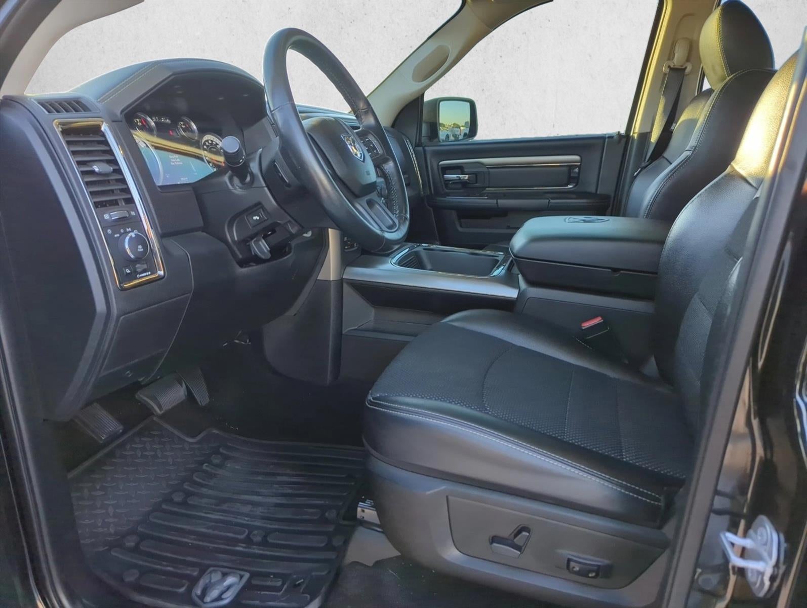 2017 RAM 1500 Night 4x4 Crew Cab 5'7" Box