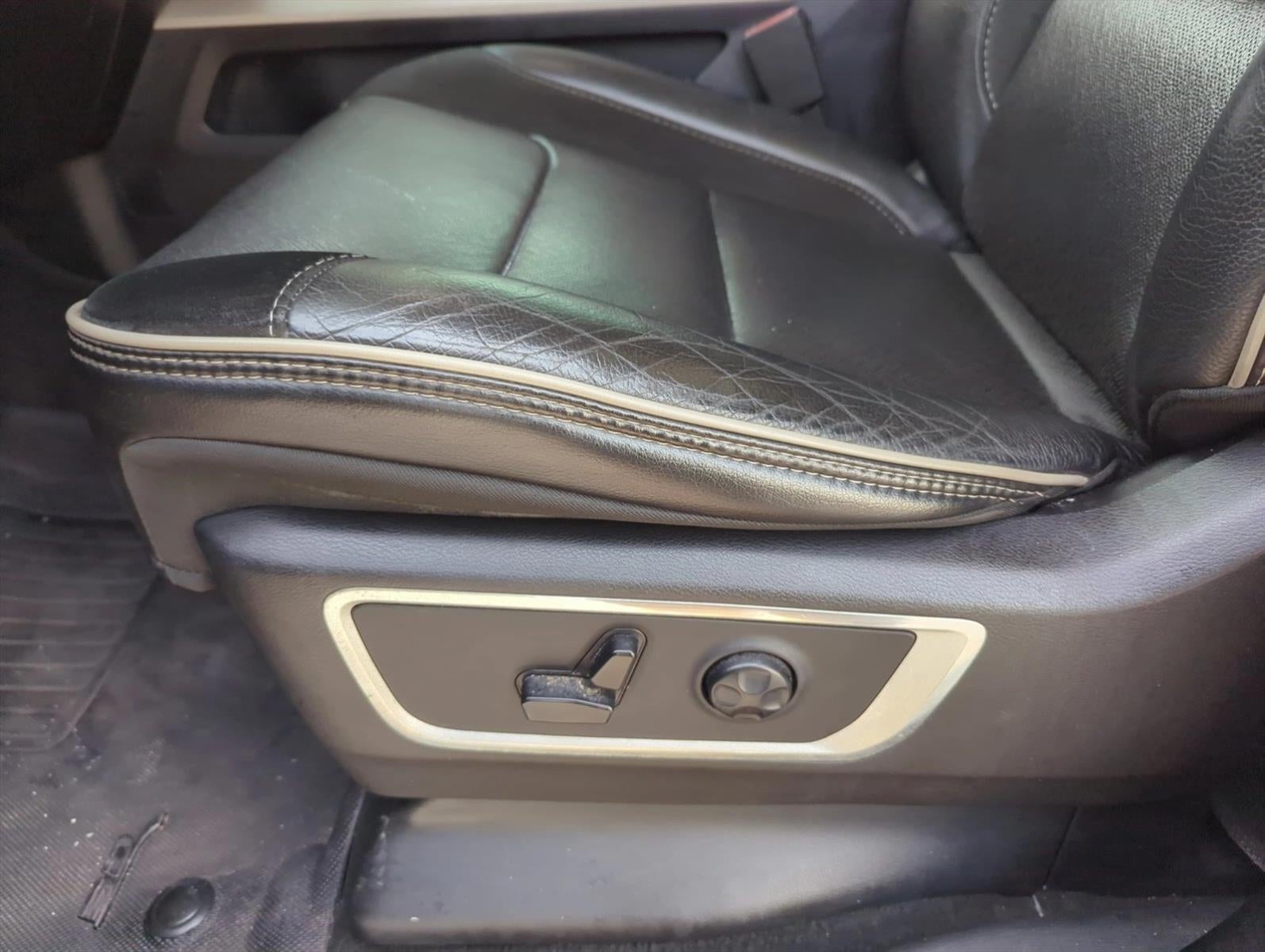 2019 RAM 1500 Laramie 4x2 Quad Cab 6'4" Box