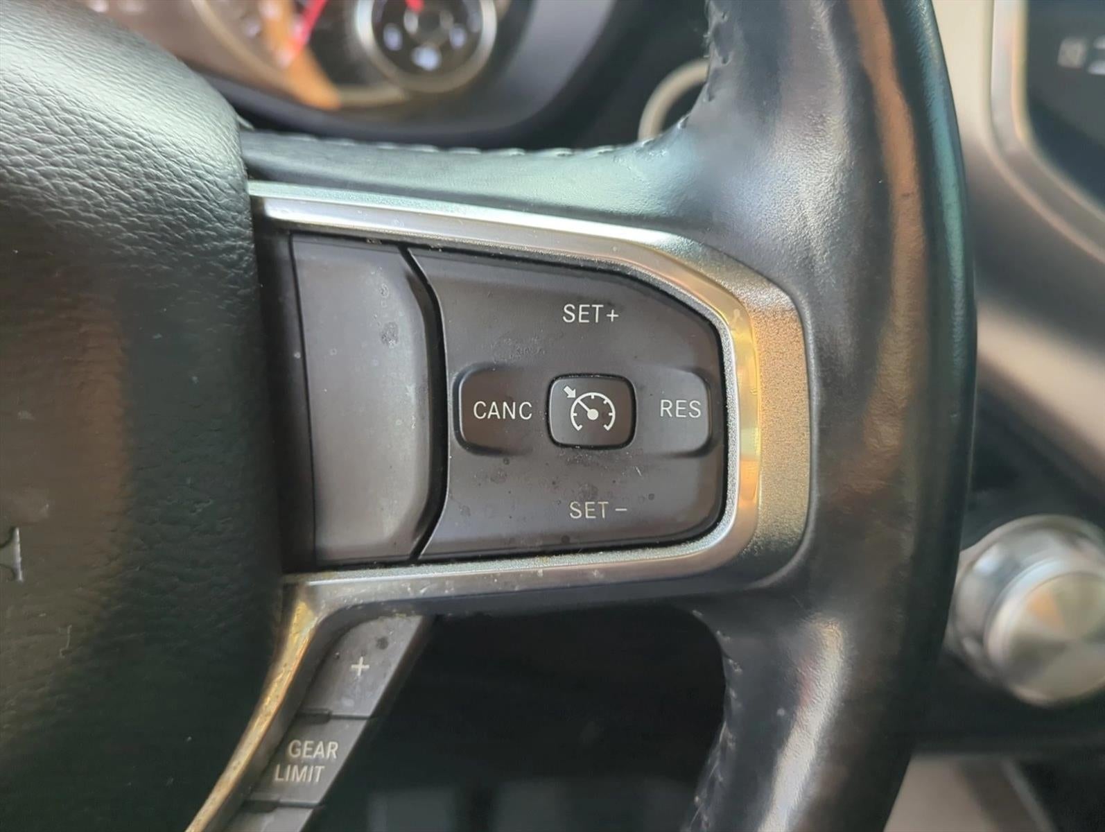 2019 RAM 1500 Laramie 4x2 Quad Cab 6'4" Box
