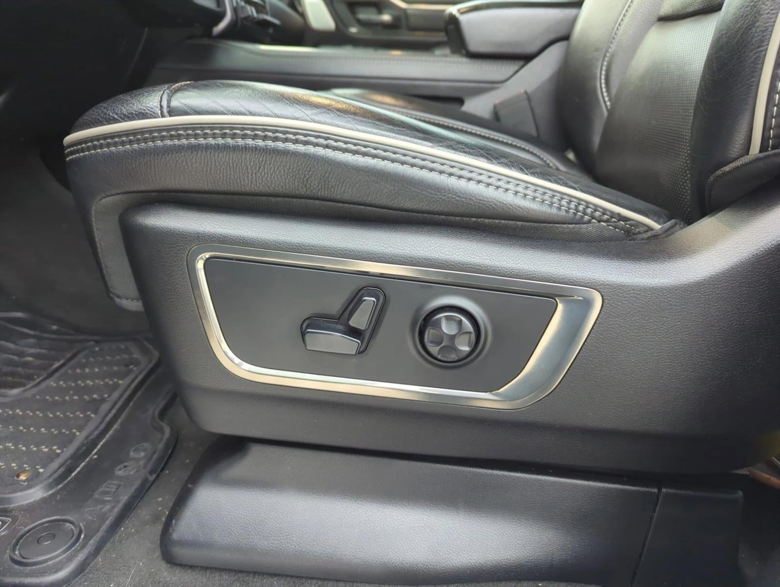 2019 RAM 1500 Limited 4x4 Crew Cab 5'7" Box