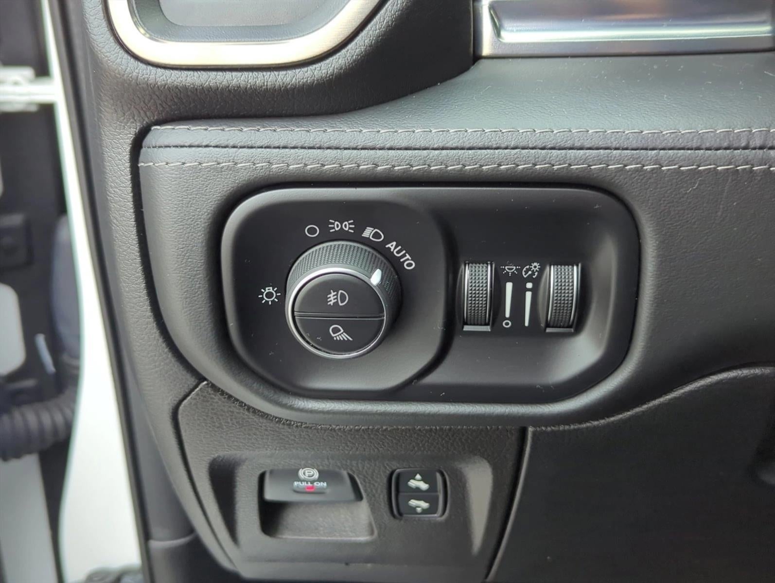 2019 RAM 1500 Limited 4x4 Crew Cab 5'7" Box