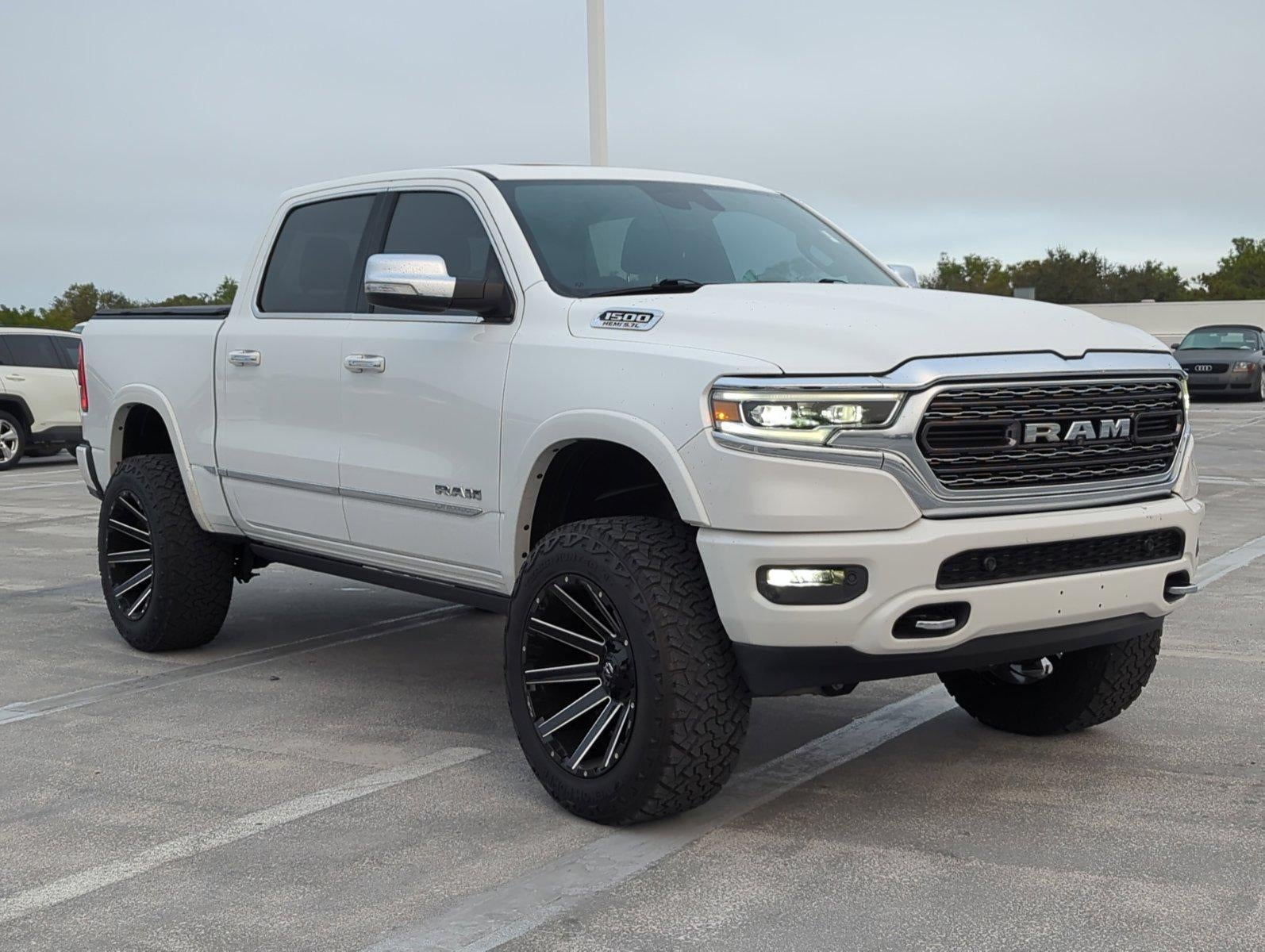 2019 RAM 1500 Limited 4x4 Crew Cab 5'7" Box