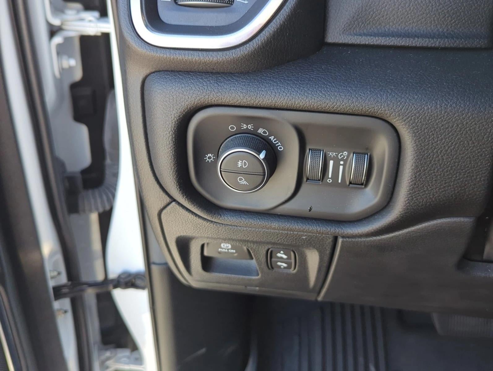 2024 RAM 1500 Laramie 4x4 Crew Cab 5'7" Box
