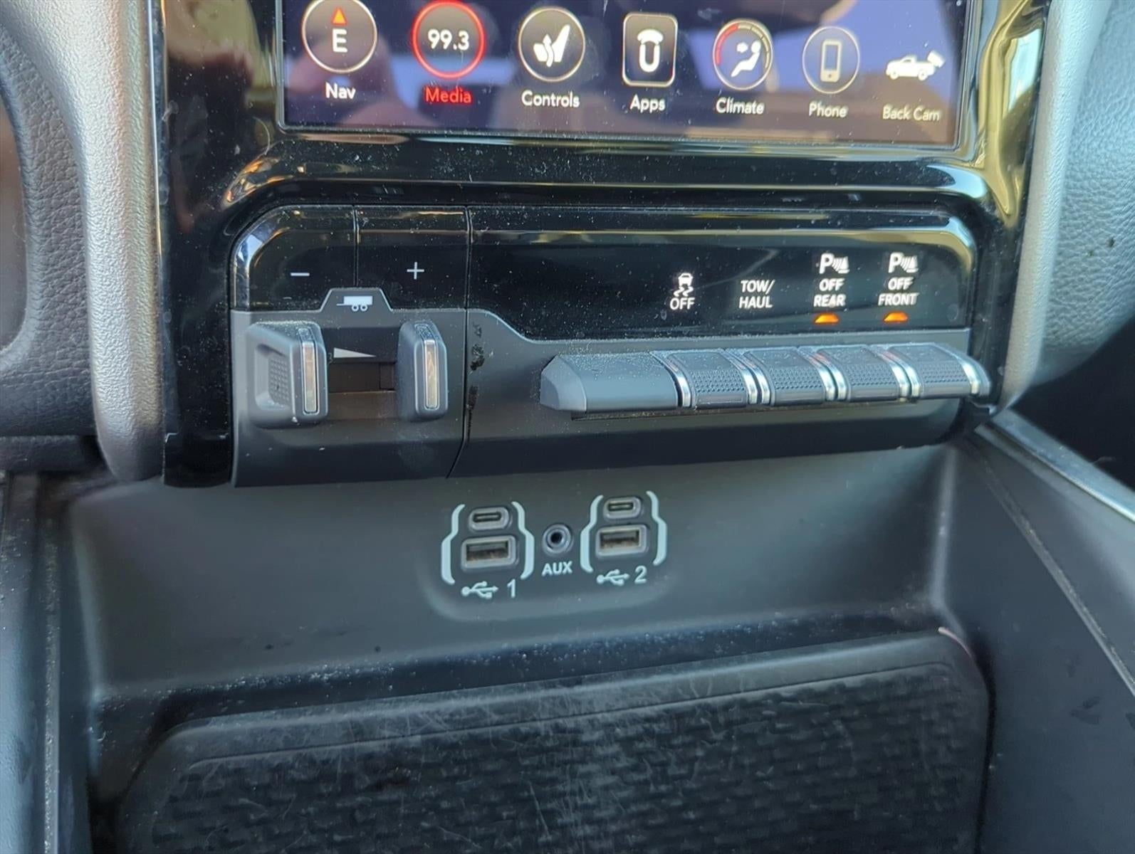 2020 RAM 1500 Laramie 4x4 Crew Cab 5'7" Box