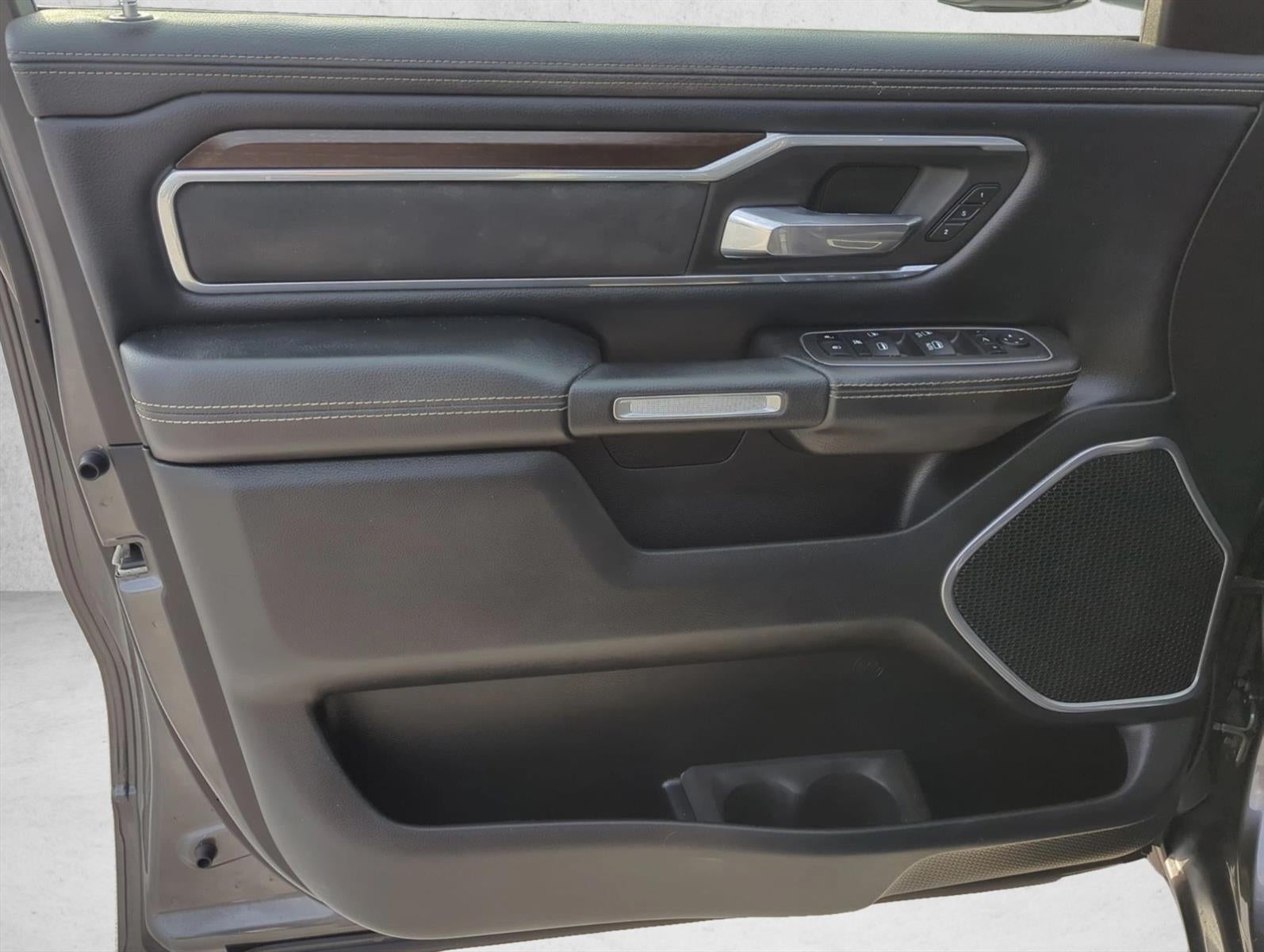 2022 RAM 1500 Laramie 4x4 Crew Cab 5'7" Box