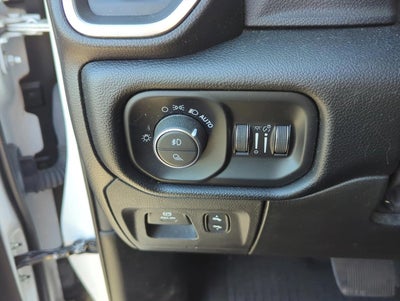 2019 RAM 1500 Laramie 4x4 Crew Cab 5'7" Box