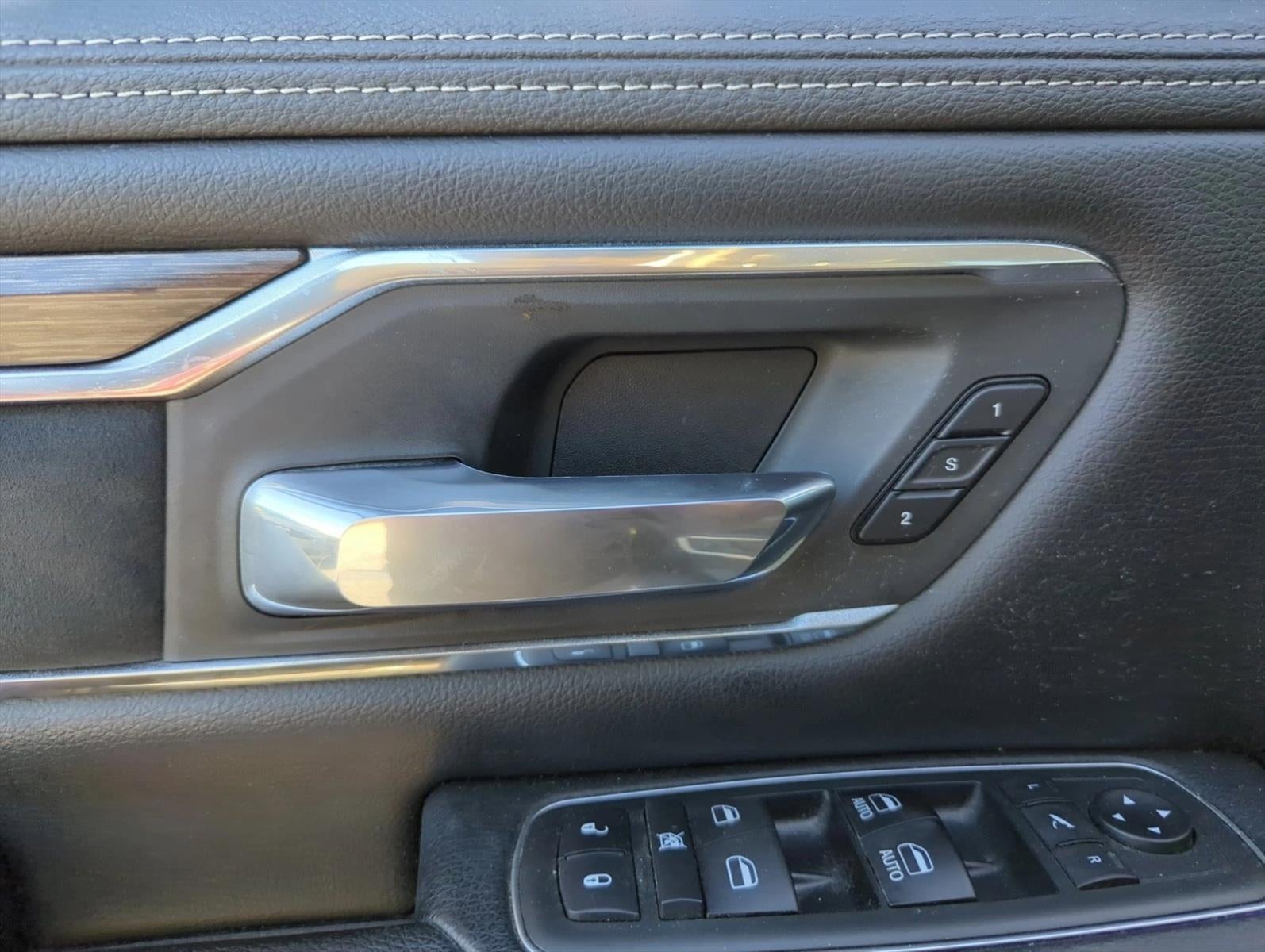 2019 RAM 1500 Laramie 4x4 Crew Cab 5'7" Box