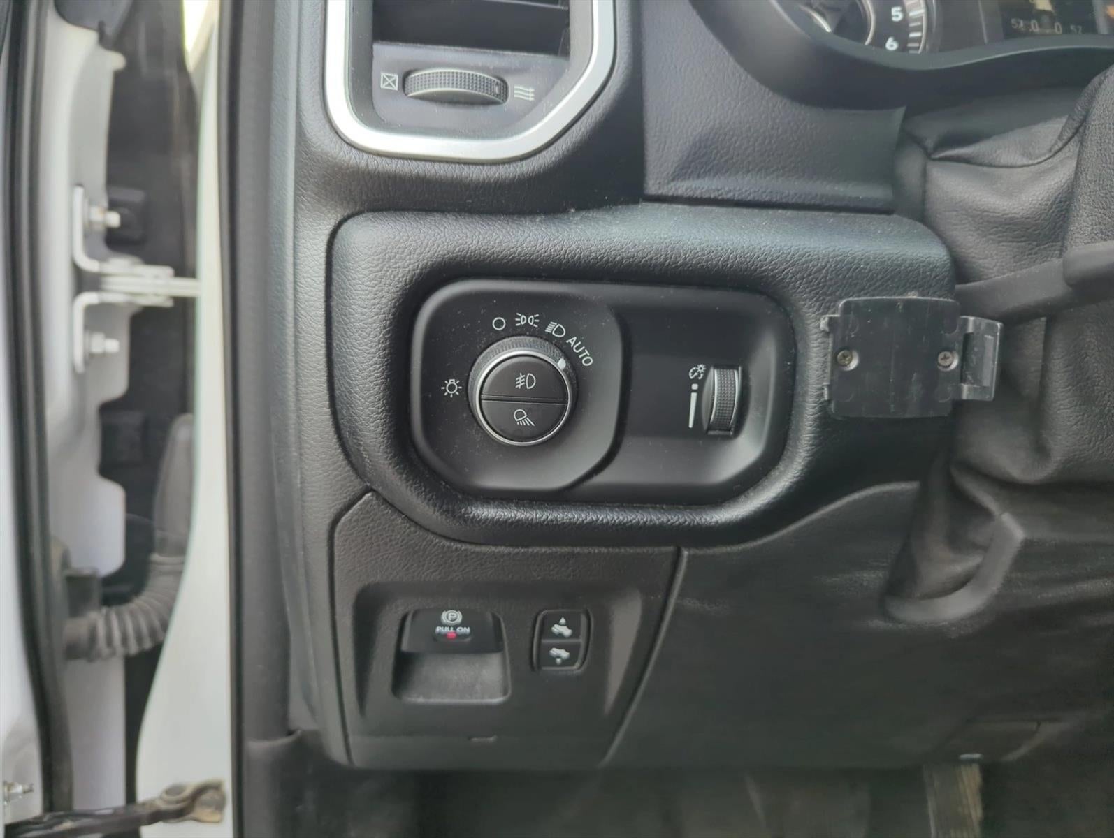 2021 RAM 1500 Big Horn 4x4 Crew Cab 6'4" Box