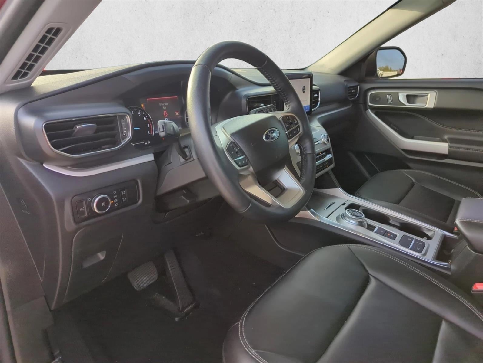 2023 Ford Explorer XLT RWD