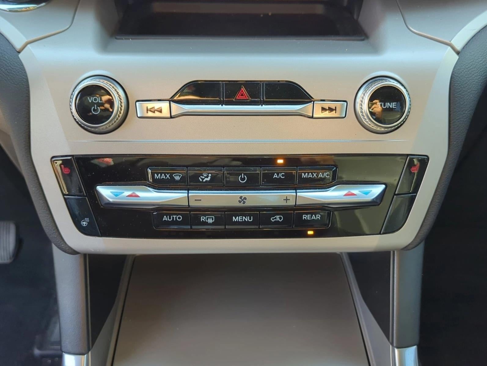 2023 Ford Explorer XLT RWD