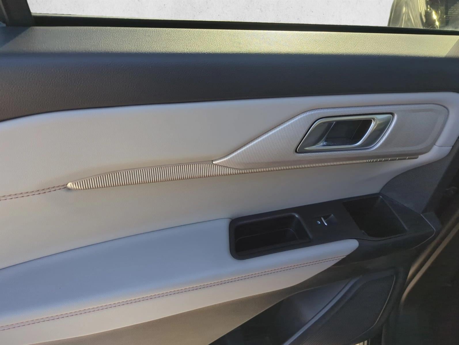 2025 Ford Explorer Active RWD