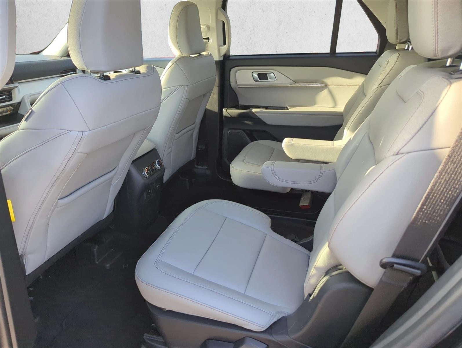2025 Ford Explorer Active RWD