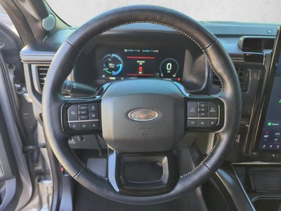 2022 Ford F-150 Lightning Platinum 4WD SuperCrew 5.5' Box