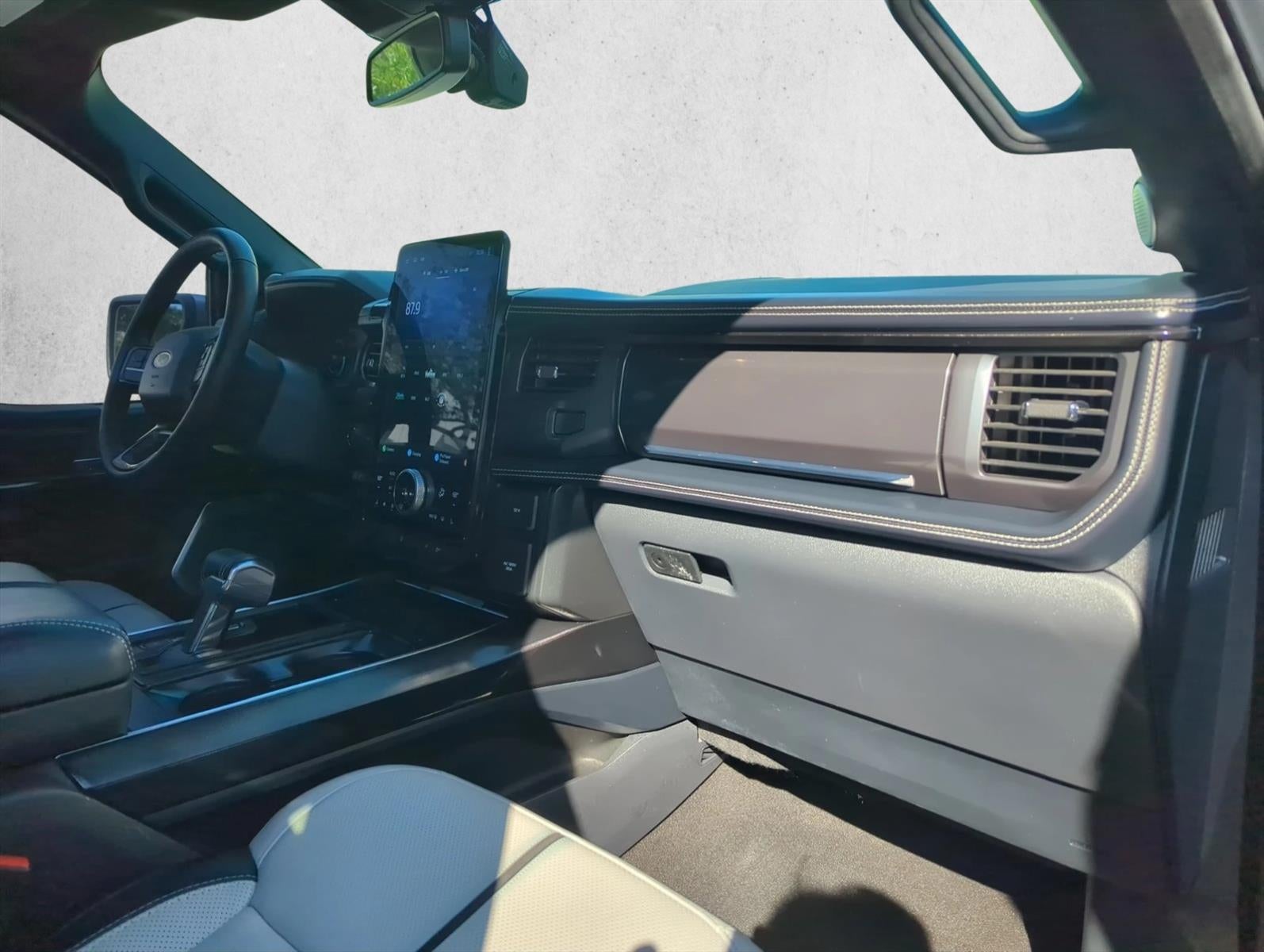 2022 Ford F-150 Lightning Platinum 4WD SuperCrew 5.5' Box