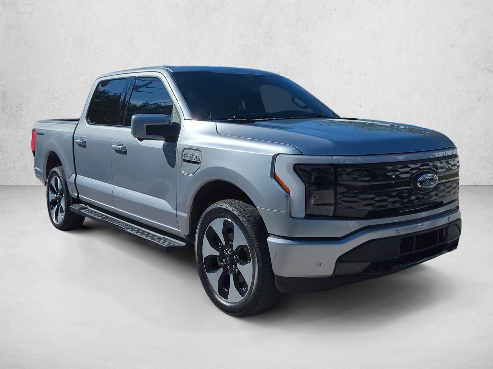 2022 Ford F-150 Lightning Platinum 4WD SuperCrew 5.5' Box