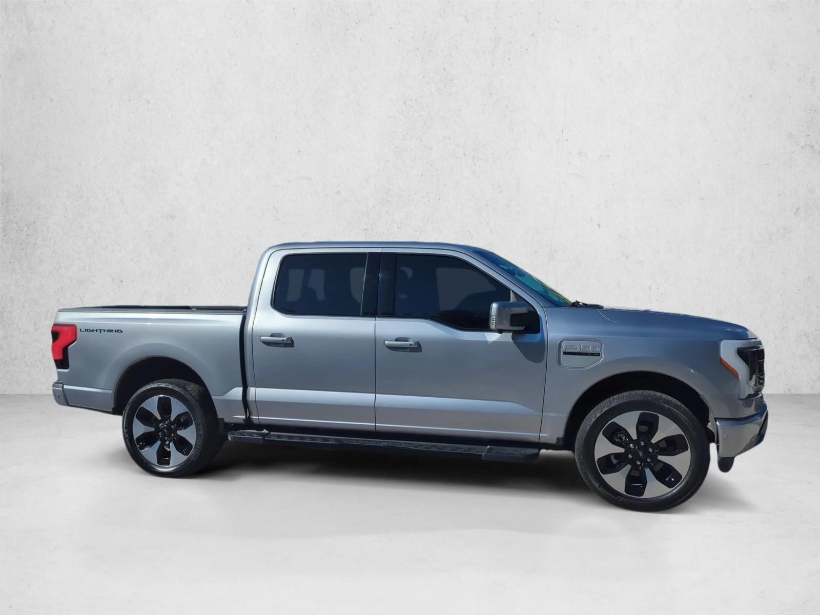 2022 Ford F-150 Lightning Platinum 4WD SuperCrew 5.5' Box