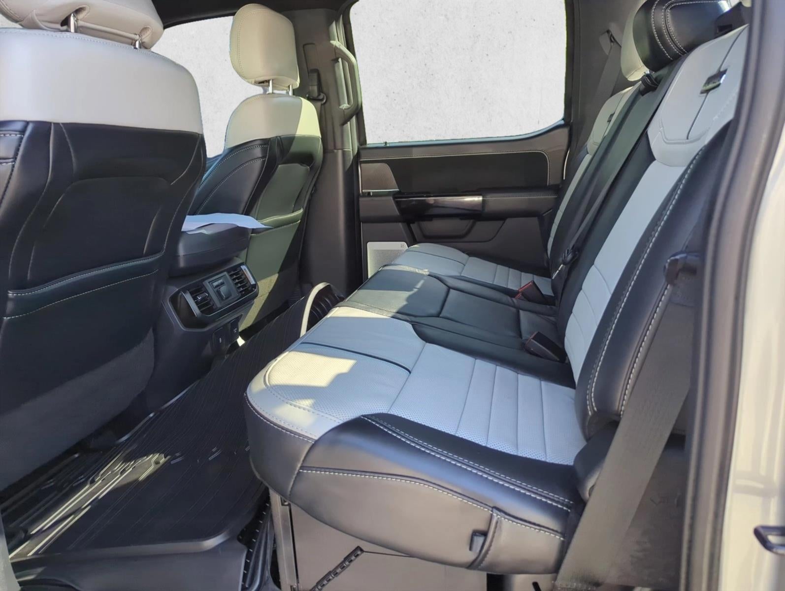 2022 Ford F-150 Lightning Platinum 4WD SuperCrew 5.5' Box