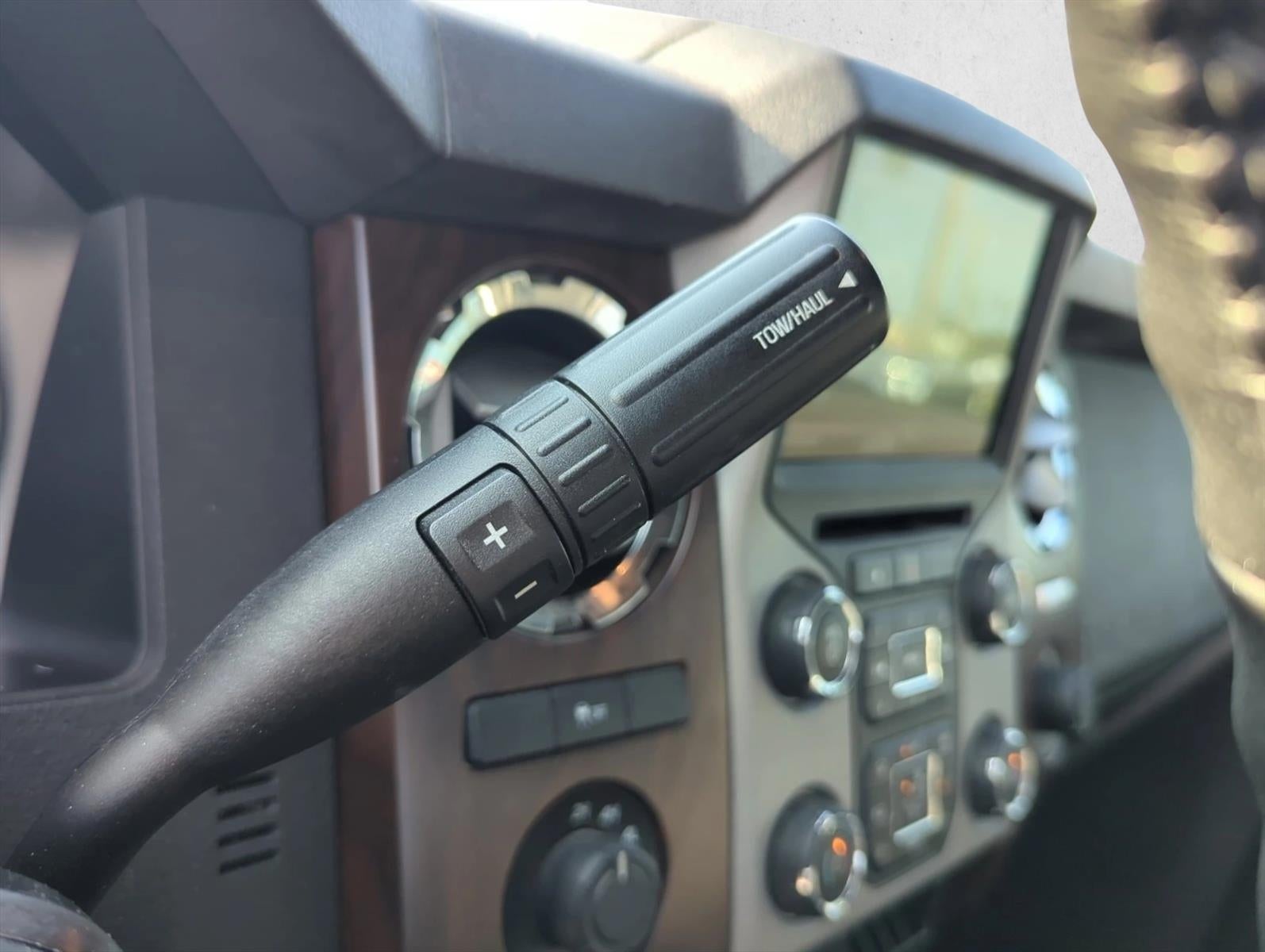 2015 Ford Super Duty F-250 SRW 4WD Crew Cab 6-3/4 Ft Box Lariat