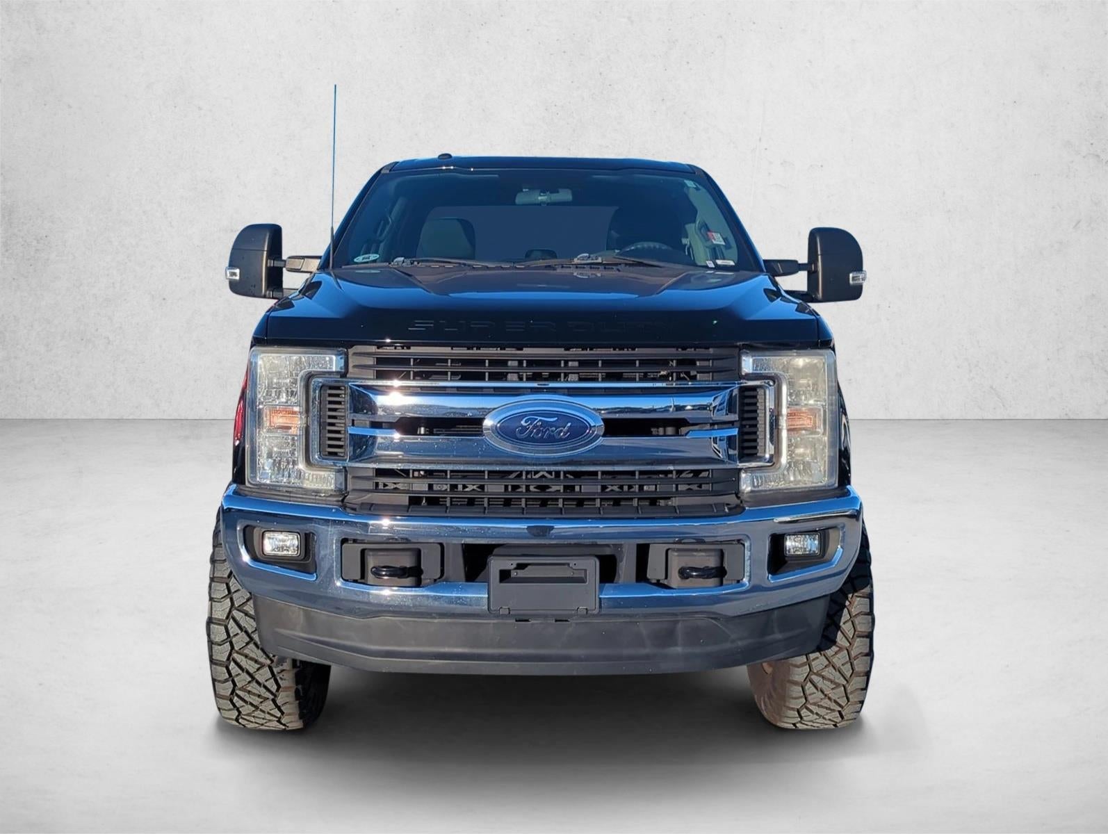 2017 Ford Super Duty F-250 SRW XLT 4WD Crew Cab 6.75' Box