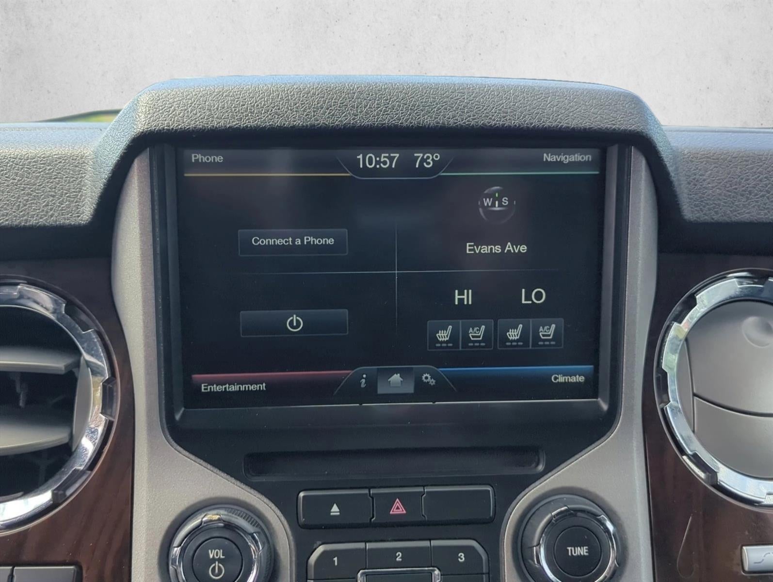 2016 Ford Super Duty F-350 DRW 4WD Crew Cab 8 Ft Box Lariat