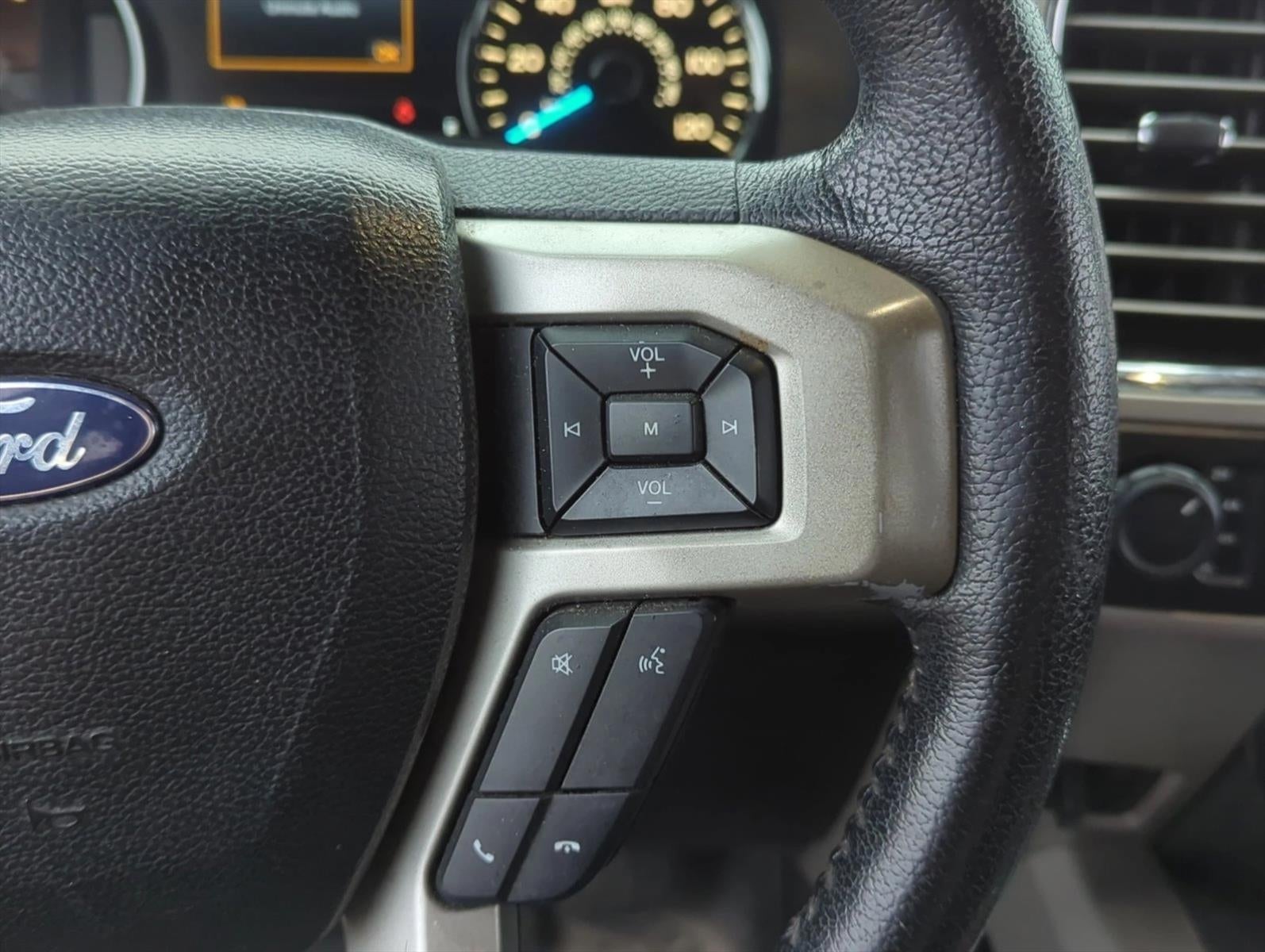 2015 Ford F-150 4WD SuperCrew 5-1/2 Ft Box XLT