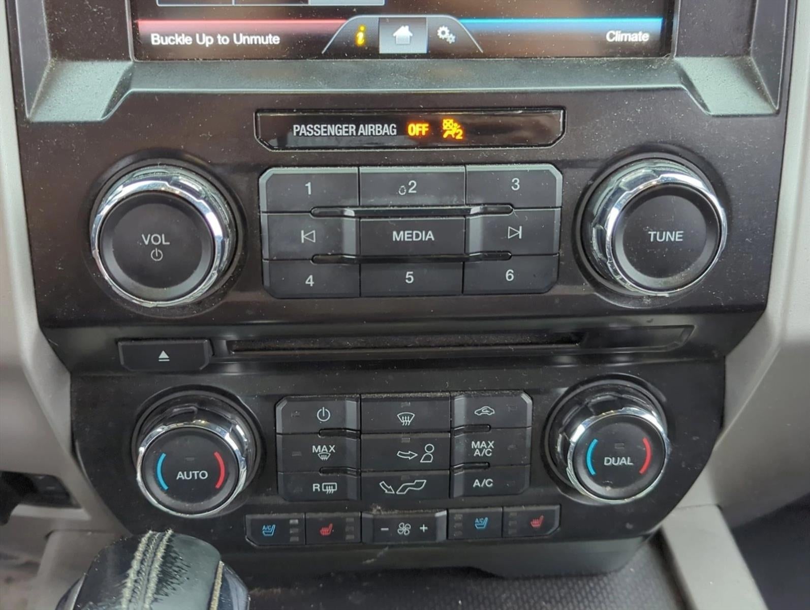 2015 Ford F-150 4WD SuperCrew 5-1/2 Ft Box XLT