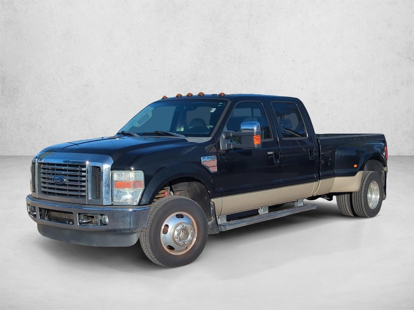 2010 Ford Super Duty F-350 DRW 4WD Crew Cab 8 Ft Box Lariat