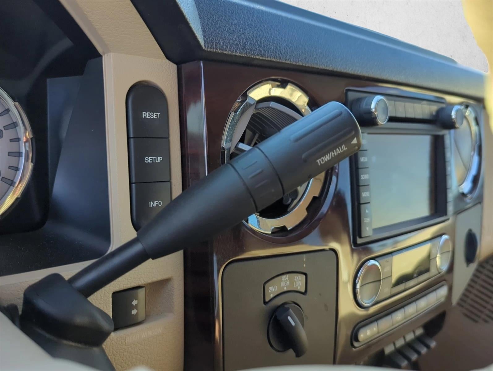 2010 Ford Super Duty F-350 DRW 4WD Crew Cab 8 Ft Box Lariat