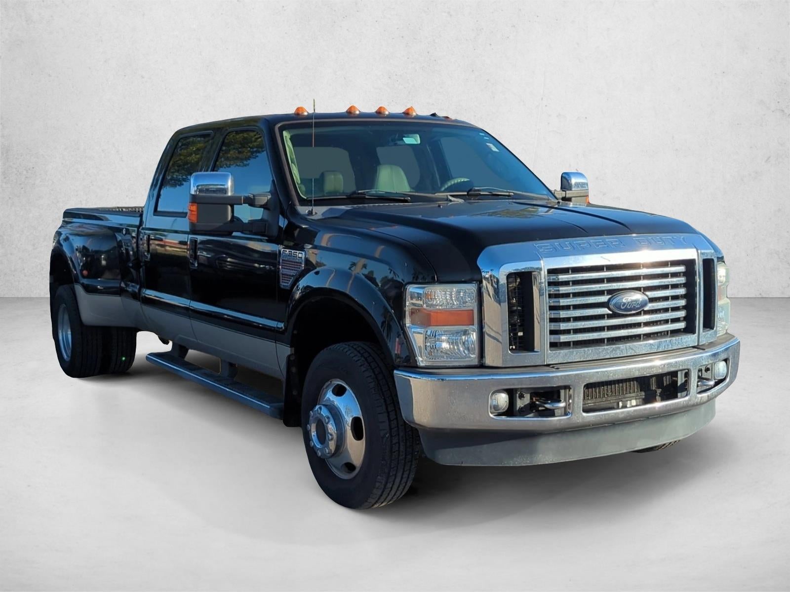 2010 Ford Super Duty F-350 DRW 4WD Crew Cab 8 Ft Box Lariat