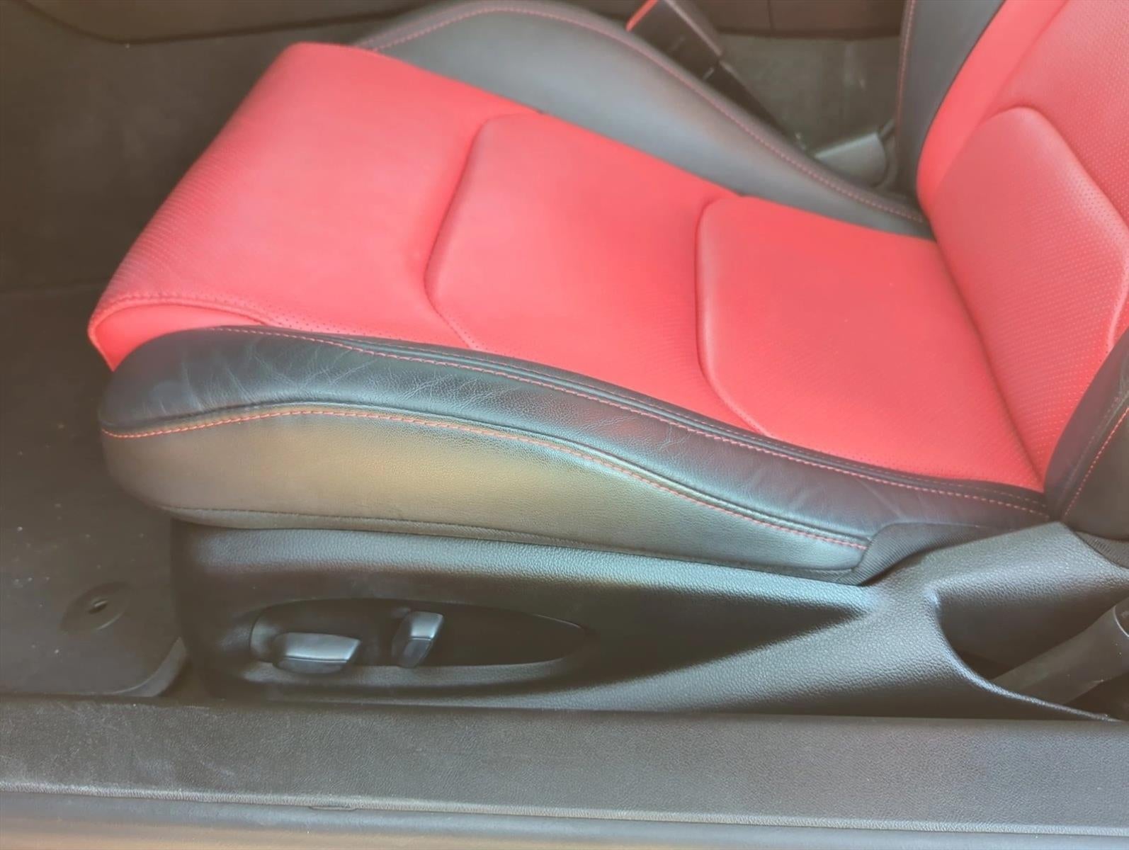2023 Chevrolet Camaro 2dr Convertible 2LT