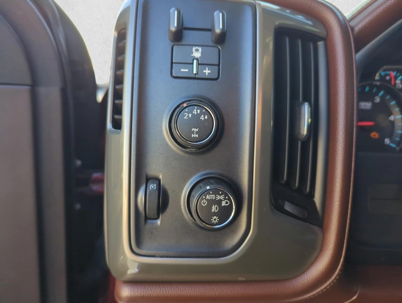 2016 Chevrolet Silverado 3500 HD Crew Cab Long Box 4-Wheel Drive High Country