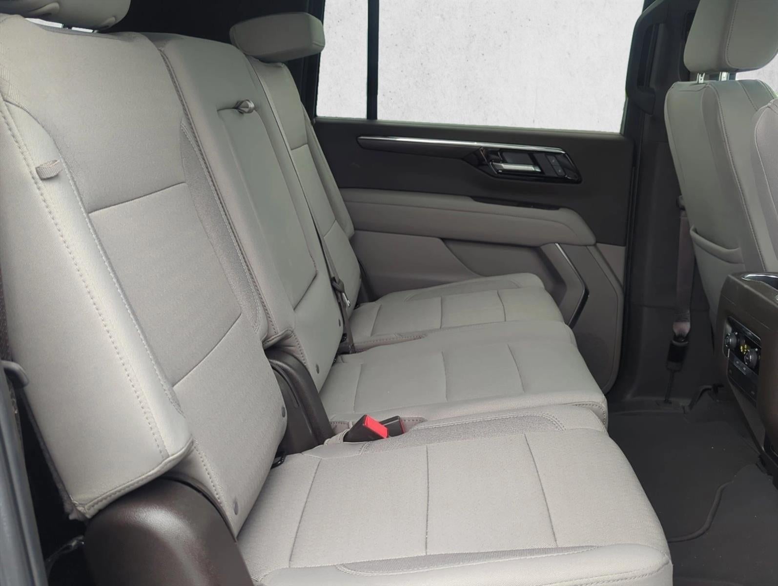 2025 Chevrolet Suburban 4WD LS