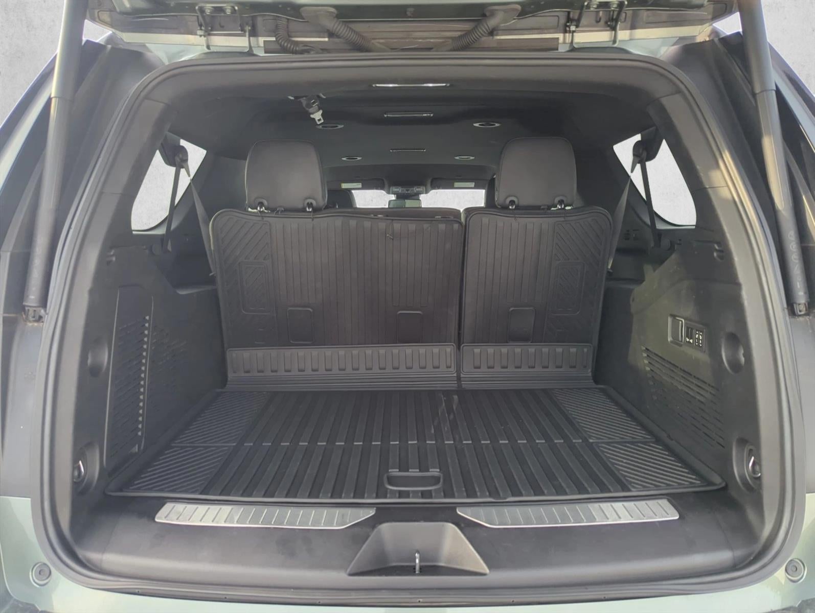 2023 Chevrolet Suburban 2WD Premier