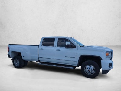 2017 GMC Sierra 3500HD Crew Cab Long Box 4-Wheel Drive Denali