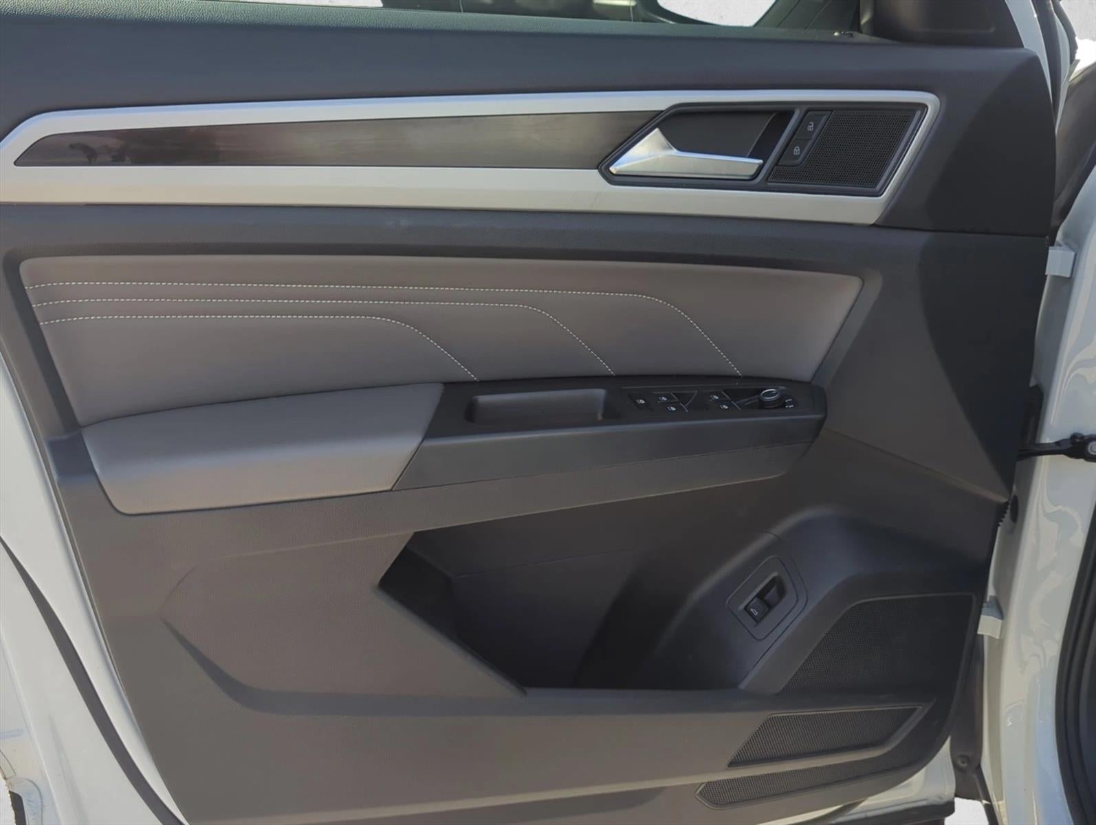2023 Volkswagen Atlas 3.6L V6 SE w/Technology FWD