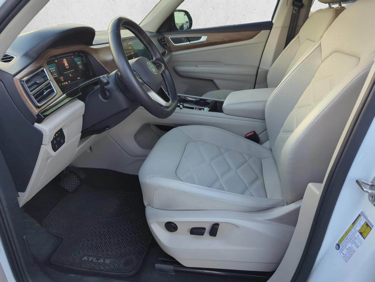 2024 Volkswagen Atlas 2.0T SE w/Technology FWD