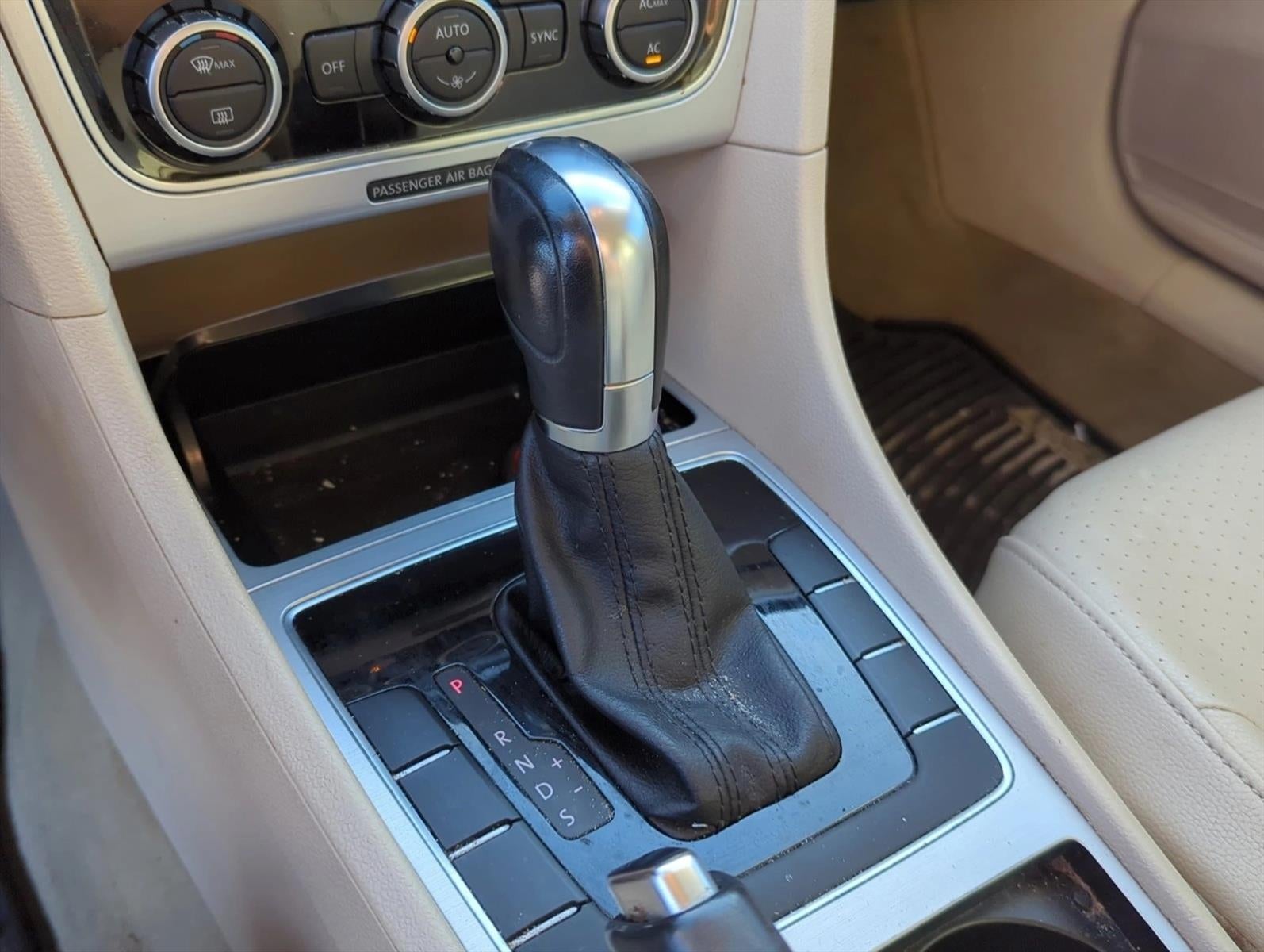 2012 Volkswagen Passat 4dr Sdn 2.5L Manual SE PZEV