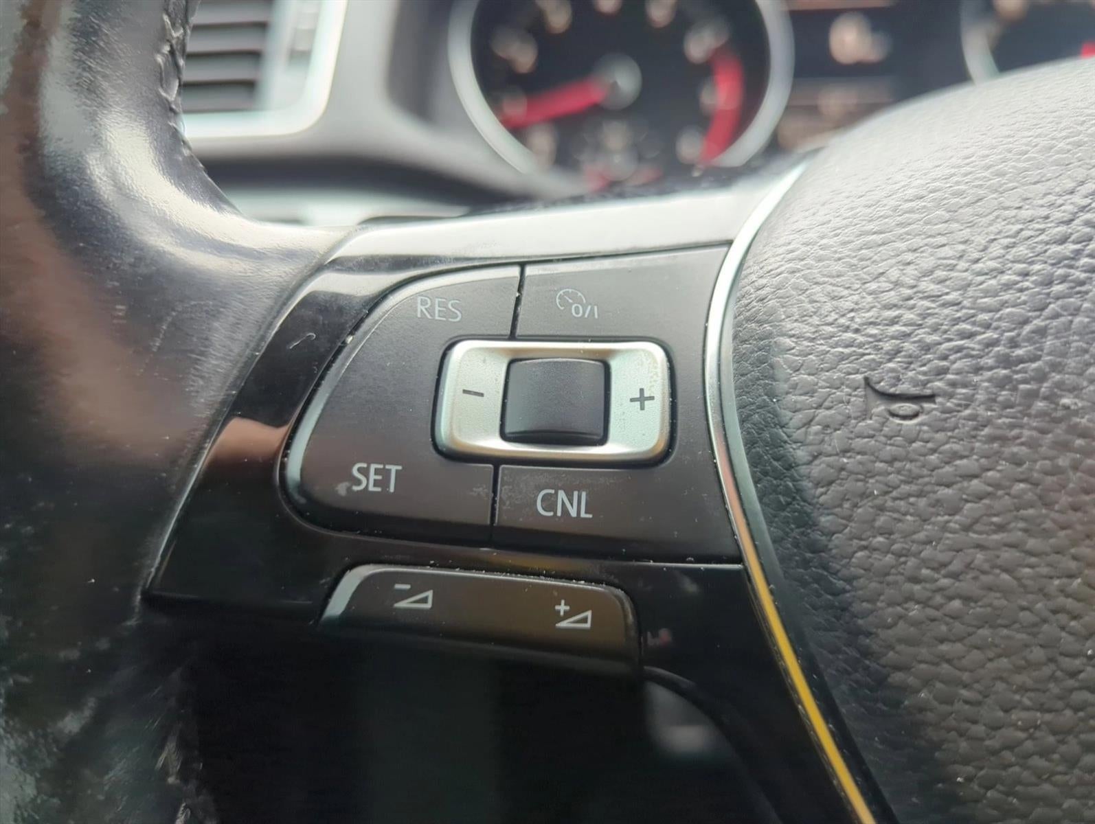 2017 Volkswagen Passat R-Line w/Comfort Pkg Auto