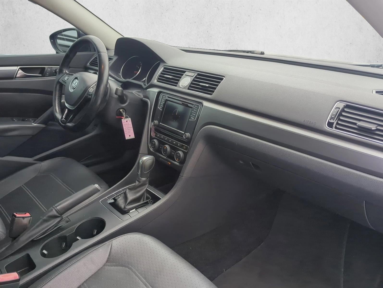 2017 Volkswagen Passat R-Line w/Comfort Pkg Auto