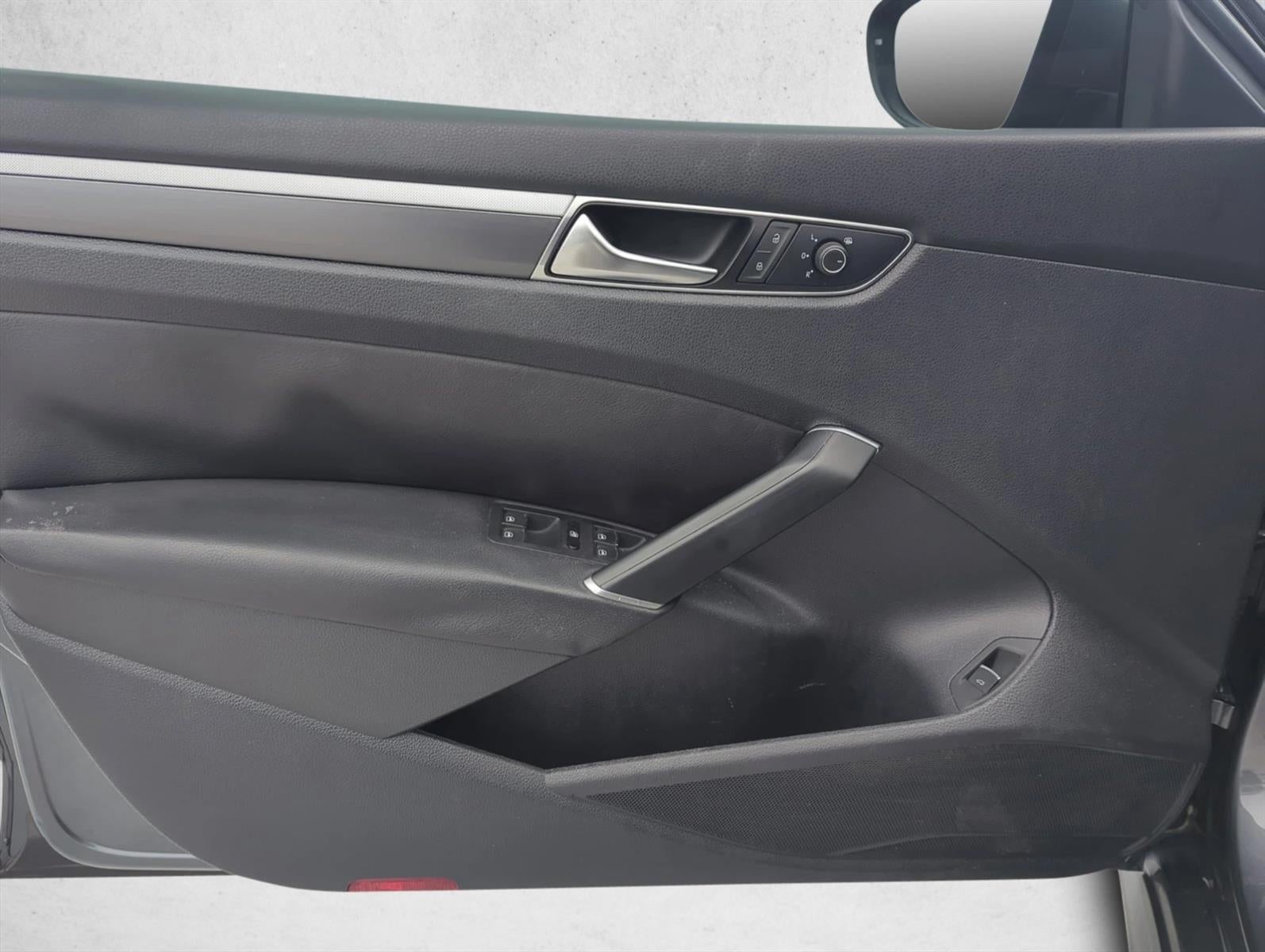 2017 Volkswagen Passat R-Line w/Comfort Pkg Auto