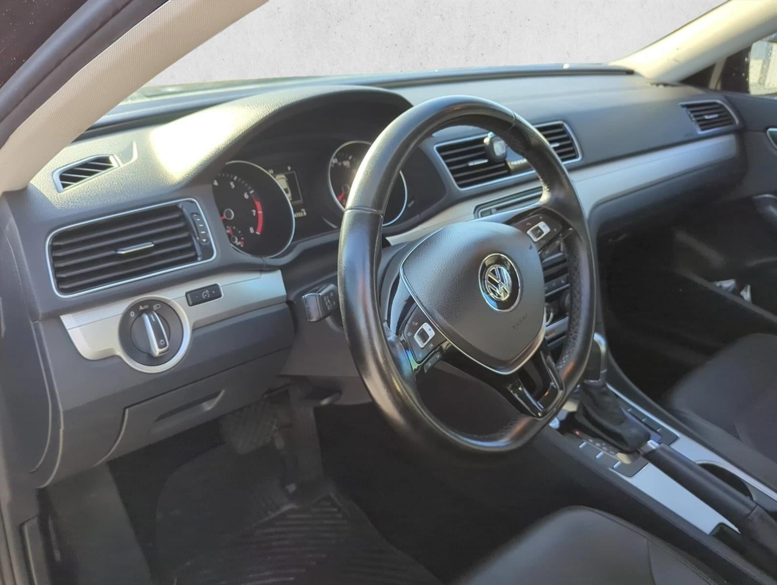 2019 Volkswagen Passat 2.0T Wolfsburg Edition Auto